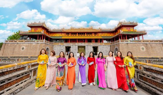 Vietnamese Ladies wearing Ao Dai