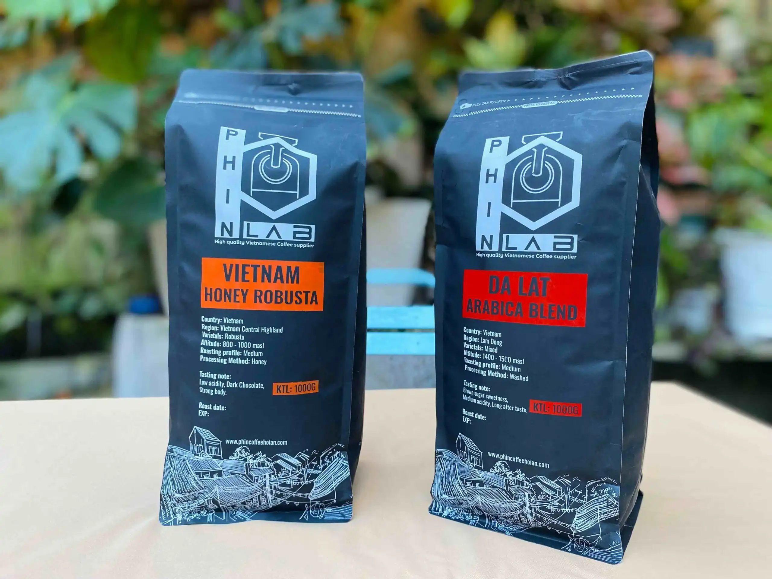 Robusta and Arabica beams produced from Central Highland of Vietnam and Roasted by Phin Lab Roastery