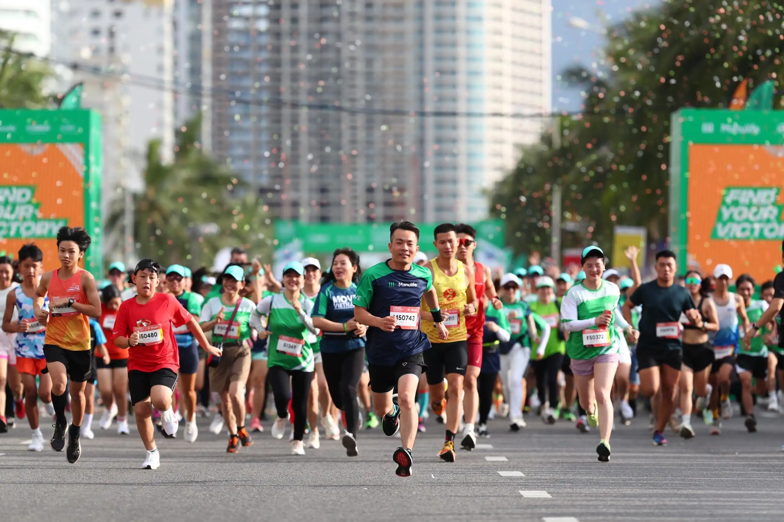 A man leading the runners at DNIM 2024